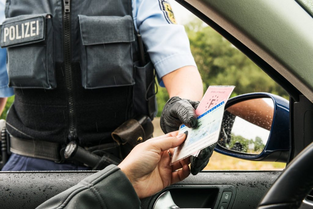 Darf Die Polizei Den Führerschein Einziehen?